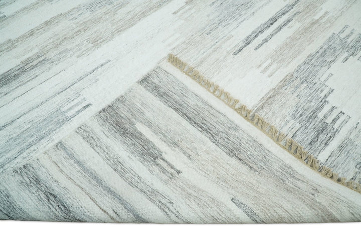 Ivory and Gray Kilim Rug made with fine wool and viscose | SE1 - The Rug Decor