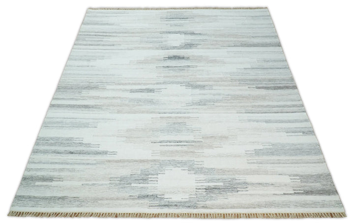 Ivory and Gray Kilim Rug made with fine wool and viscose | SE1 - The Rug Decor