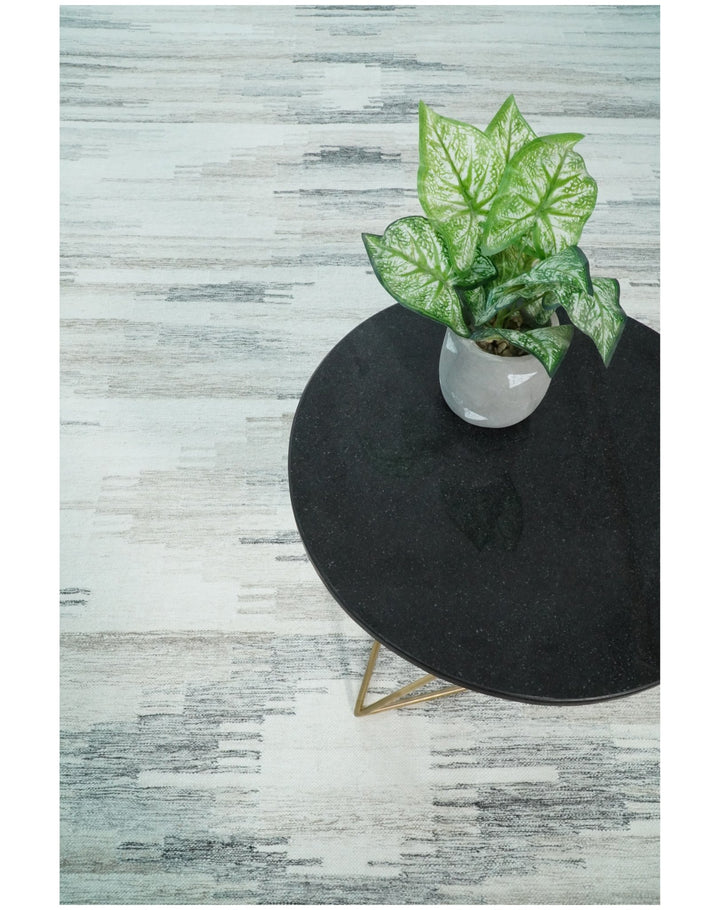 Ivory and Gray Kilim Rug made with fine wool and viscose | SE1 - The Rug Decor