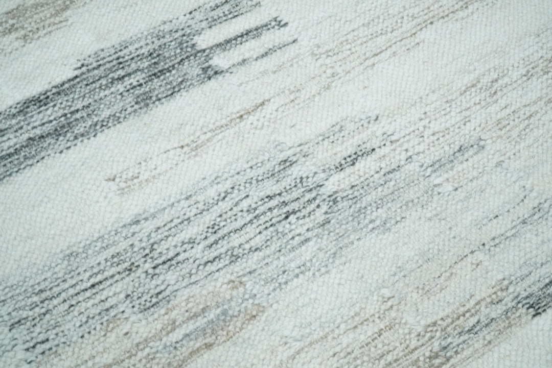 Ivory and Gray Kilim Rug made with fine wool and viscose | SE1 - The Rug Decor