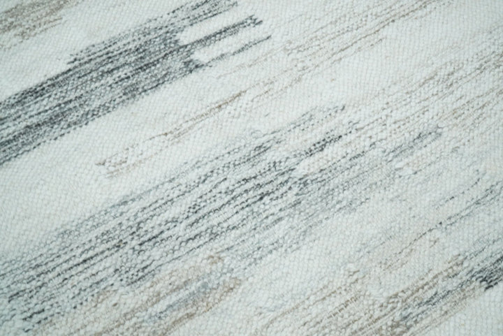 Ivory and Gray Kilim Rug made with fine wool and viscose | SE1 - The Rug Decor