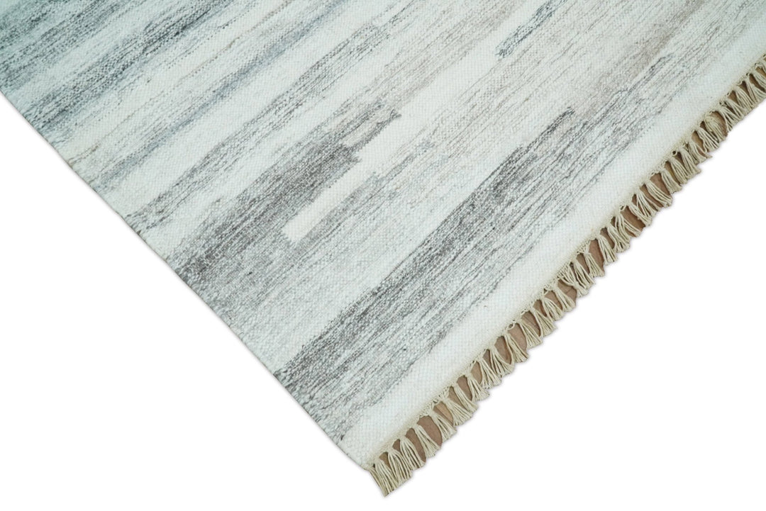 Ivory and Gray Kilim Rug made with fine wool and viscose | SE1 - The Rug Decor