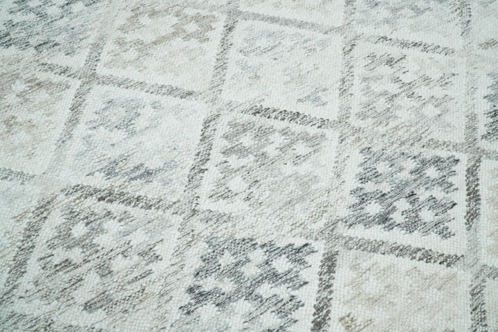 Ivory and Gray Kilim Rug made with Fine wool and Viscose | SE2 - The Rug Decor