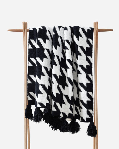Soft and Cozy Black and White Houndstooth Tasseled Throw Blanket - The Rug Decor