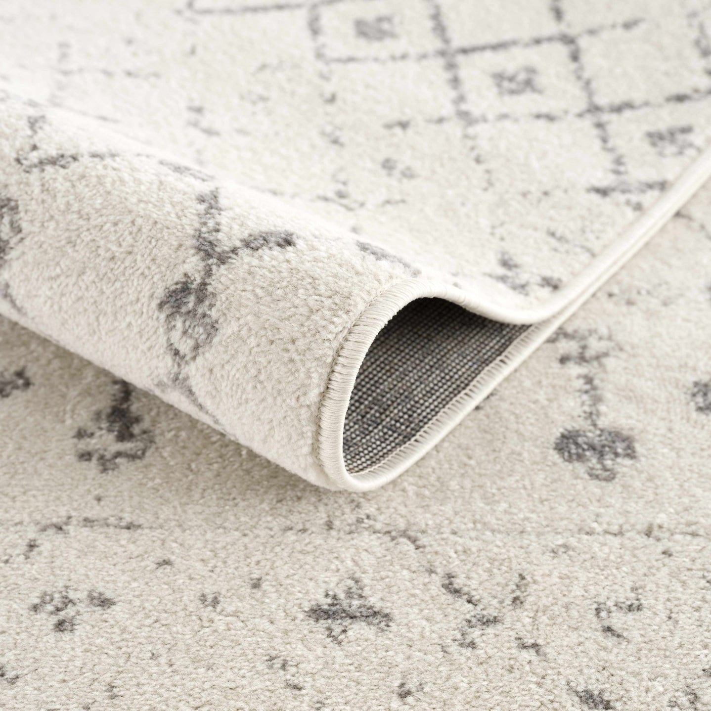 Traditional Beige and Gray low pile Tribal Trellis indoor Area Rug - The Rug Decor