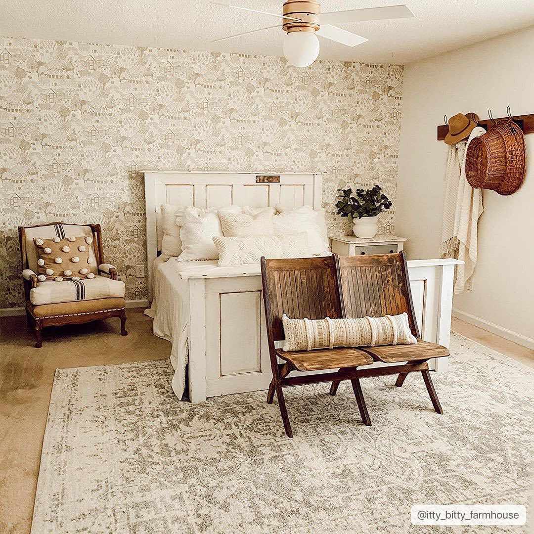 Traditional Heriz Design Gray and Beige Medallion Area Rug - The Rug Decor