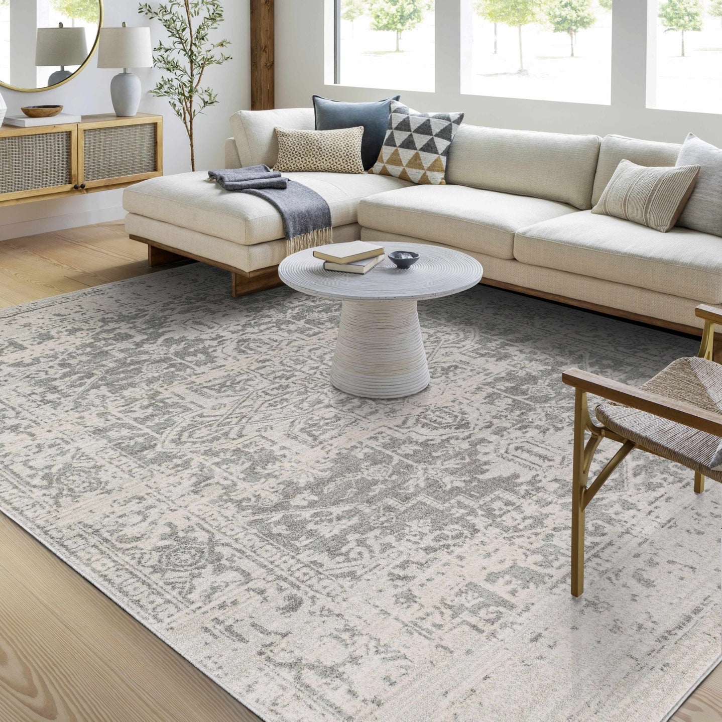 Traditional Heriz Design Gray and Beige Medallion Area Rug - The Rug Decor