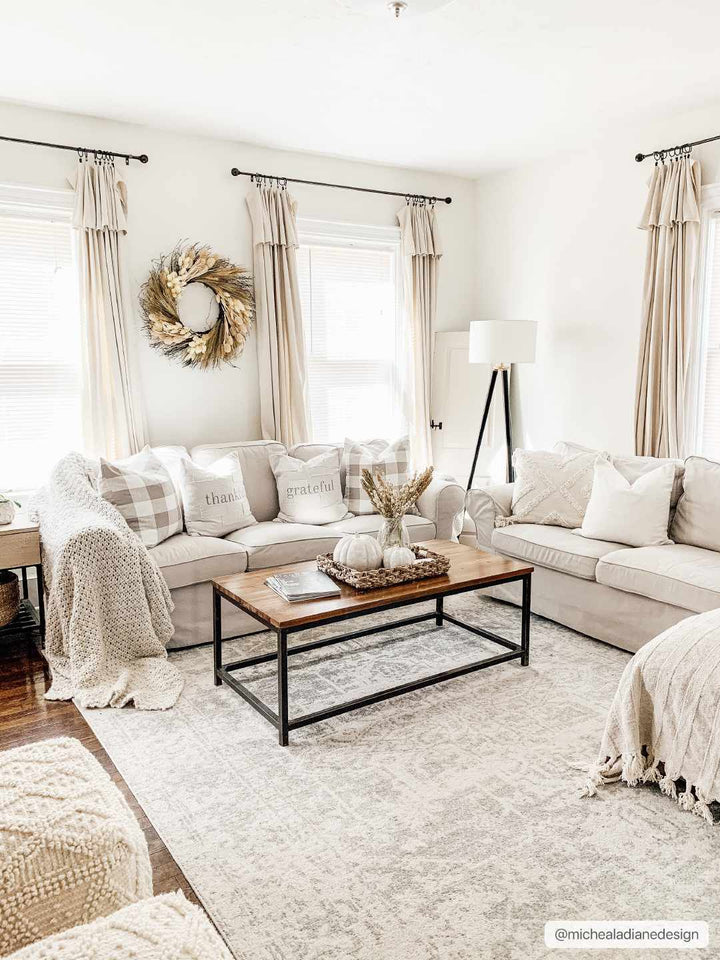 Traditional Heriz Design Gray and Beige Medallion Area Rug - The Rug Decor