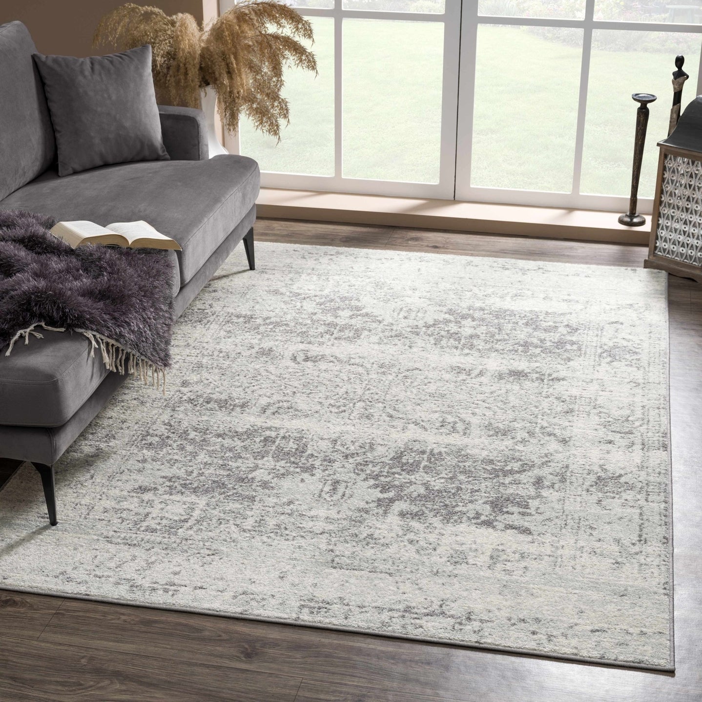 Traditional Heriz Design Gray and Beige Medallion Area Rug - The Rug Decor