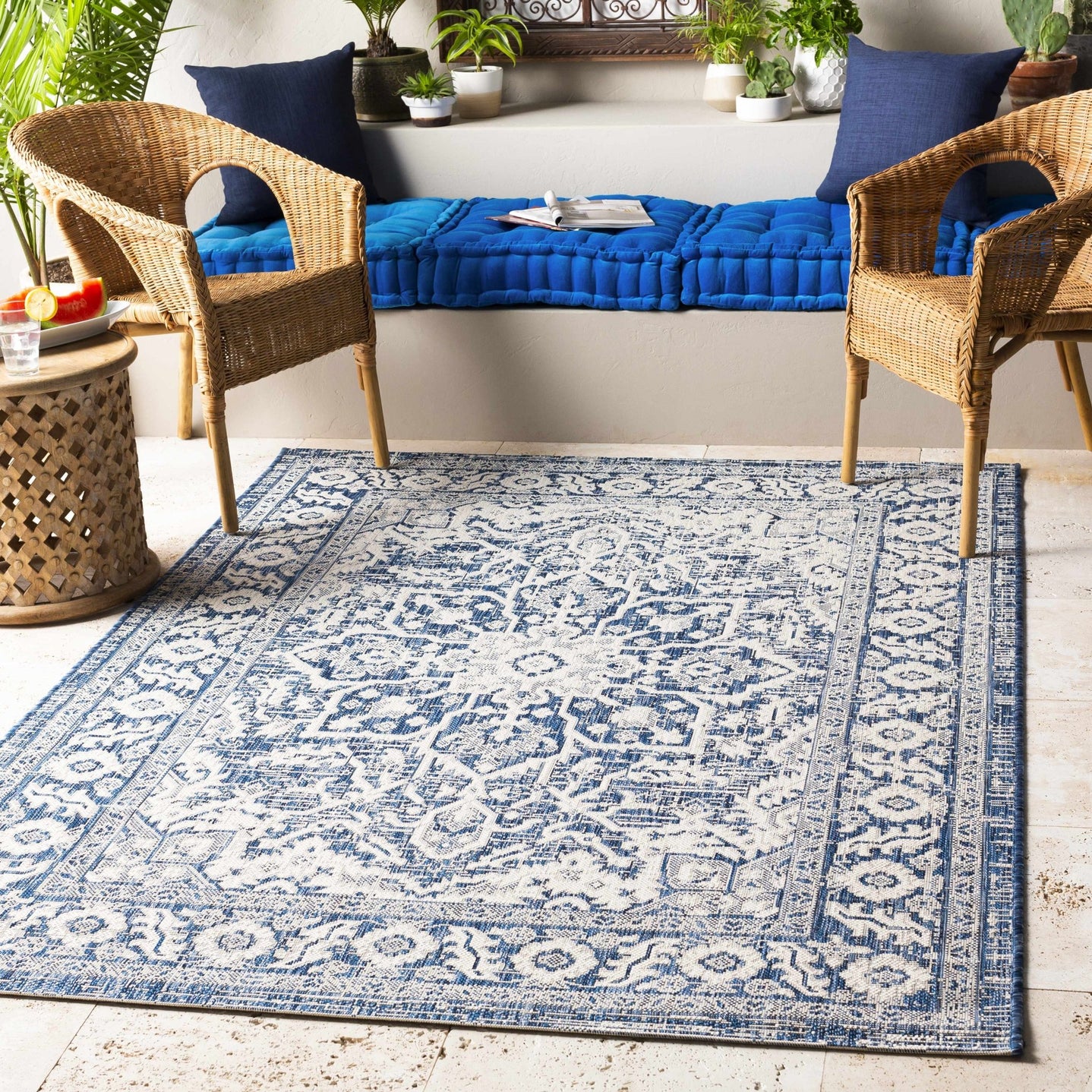 Traditional Medallion Design Blue and Ivory Machine Woven Rug - The Rug Decor